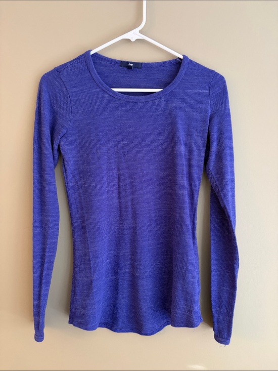 GAP Tops - GAP Women’s Long Sleeve Crewneck Top - Blue size XS